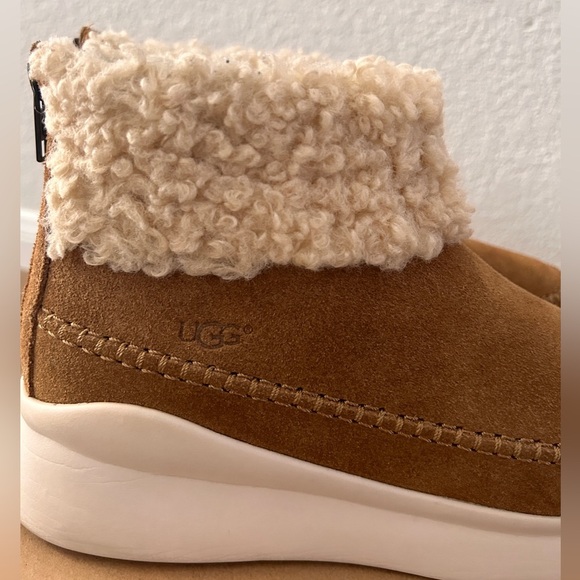 Ugg Australia Woman’s Montrose Sneaker, Zip Back- EUC - Picture 2 of 15